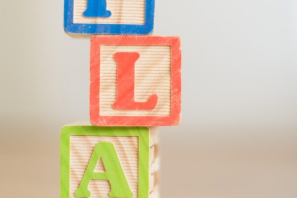 Kaip sukurti vaiko pažinimo kampeį namuose: 50 praktinių užduočių ikimokyklinukams pagal amžių